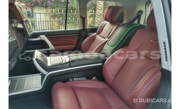 Acheter Import Voiture Toyota Land Cruiser Noir à Import - Dubai, A'ana Acheter Import Voiture Toyota Land Cruiser Noir à Import - Dubai, A'ana