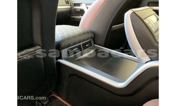 Acheter Import Voiture Toyota Land Cruiser Noir à Import - Dubai, A'ana Acheter Import Voiture Toyota Land Cruiser Noir à Import - Dubai, A'ana