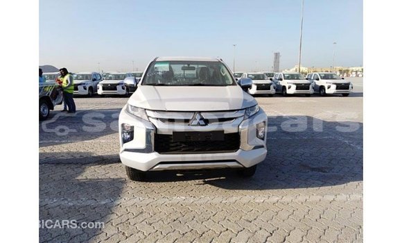 Acheter Import Voiture Mitsubishi L200 Blanc à Import - Dubai, A'ana Acheter Import Voiture Mitsubishi L200 Blanc à Import - Dubai, A'ana