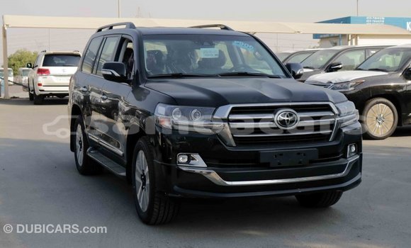 Acheter Import Voiture Toyota Land Cruiser Noir à Import - Dubai, A'ana Acheter Import Voiture Toyota Land Cruiser Noir à Import - Dubai, A'ana