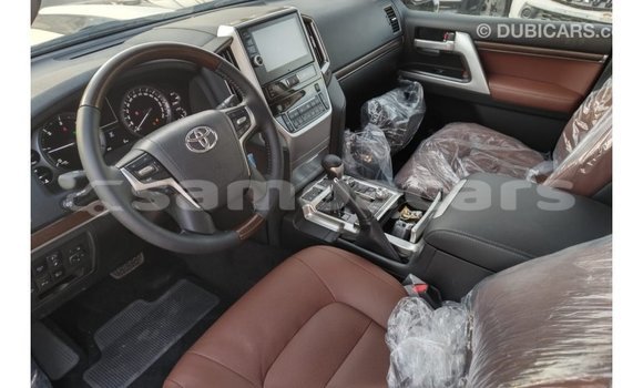 Acheter Import Voiture Toyota Land Cruiser Blanc à Import - Dubai, A'ana Acheter Import Voiture Toyota Land Cruiser Blanc à Import - Dubai, A'ana