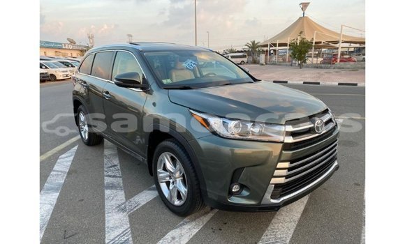 Acheter Import Voiture Toyota Highlander Vert à Import - Dubai, A'ana Acheter Import Voiture Toyota Highlander Vert à Import - Dubai, A'ana