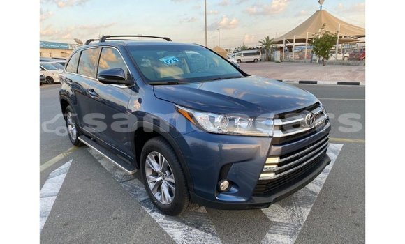 Acheter Import Voiture Toyota Highlander Bleu à Import - Dubai, A'ana Acheter Import Voiture Toyota Highlander Bleu à Import - Dubai, A'ana