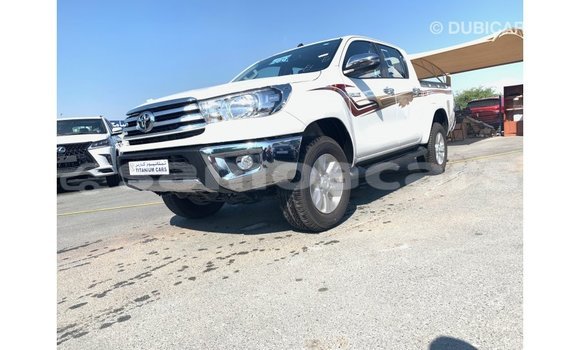 Acheter Import Voiture Toyota Hilux Blanc à Import - Dubai, A'ana Acheter Import Voiture Toyota Hilux Blanc à Import - Dubai, A'ana