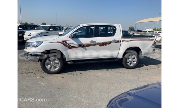 Acheter Import Voiture Toyota Hilux Blanc à Import - Dubai, A'ana Acheter Import Voiture Toyota Hilux Blanc à Import - Dubai, A'ana