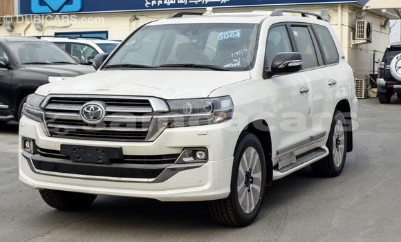 Acheter Import Voiture Toyota Land Cruiser Blanc à Import - Dubai, A'ana Acheter Import Voiture Toyota Land Cruiser Blanc à Import - Dubai, A'ana