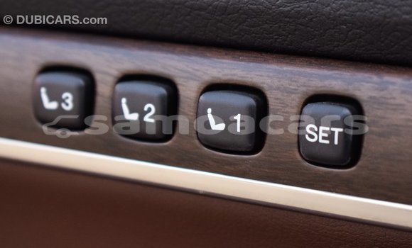 Acheter Import Voiture Toyota Land Cruiser Blanc à Import - Dubai, A'ana Acheter Import Voiture Toyota Land Cruiser Blanc à Import - Dubai, A'ana