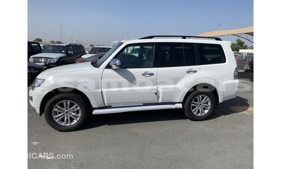 Buy Import Mitsubishi Pajero White Car in Import - Dubai in A'ana Buy Import Mitsubishi Pajero White Car in Import - Dubai in A'ana