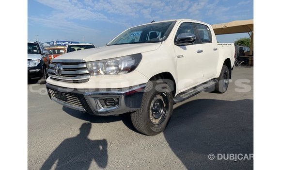 Acheter Import Voiture Toyota Hilux Blanc à Import - Dubai, A'ana Acheter Import Voiture Toyota Hilux Blanc à Import - Dubai, A'ana