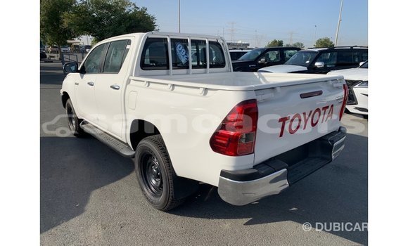 Acheter Import Voiture Toyota Hilux Blanc à Import - Dubai, A'ana Acheter Import Voiture Toyota Hilux Blanc à Import - Dubai, A'ana