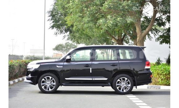 Acheter Import Voiture Toyota Land Cruiser Noir à Import - Dubai, A'ana Acheter Import Voiture Toyota Land Cruiser Noir à Import - Dubai, A'ana
