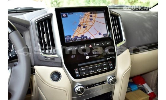 Acheter Import Voiture Toyota Land Cruiser Blanc à Import - Dubai, A'ana Acheter Import Voiture Toyota Land Cruiser Blanc à Import - Dubai, A'ana