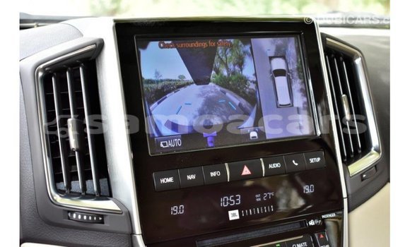 Acheter Import Voiture Toyota Land Cruiser Blanc à Import - Dubai, A'ana Acheter Import Voiture Toyota Land Cruiser Blanc à Import - Dubai, A'ana