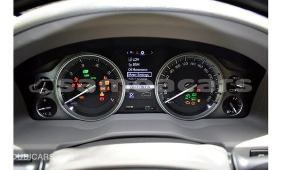 Acheter Import Voiture Toyota Land Cruiser Blanc à Import - Dubai, A'ana Acheter Import Voiture Toyota Land Cruiser Blanc à Import - Dubai, A'ana