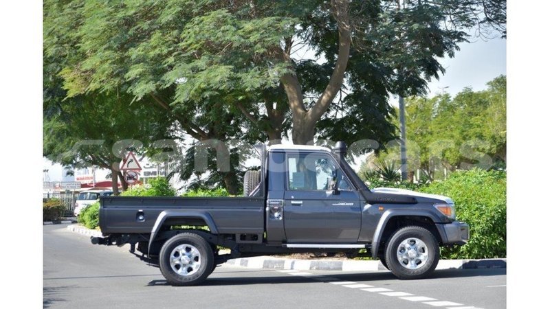 Big with watermark toyota land cruiser a'ana import dubai 2933