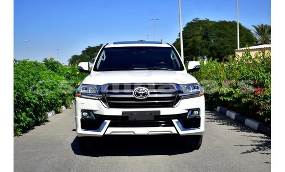 Buy Import Toyota Land Cruiser White Car in Import - Dubai in A'ana Buy Import Toyota Land Cruiser White Car in Import - Dubai in A'ana
