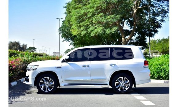 Buy Import Toyota Land Cruiser White Car in Import - Dubai in A'ana Buy Import Toyota Land Cruiser White Car in Import - Dubai in A'ana