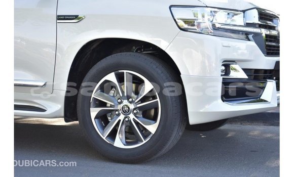 Buy Import Toyota Land Cruiser White Car in Import - Dubai in A'ana Buy Import Toyota Land Cruiser White Car in Import - Dubai in A'ana