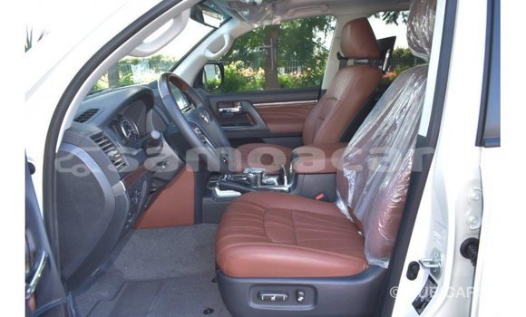Buy Import Toyota Land Cruiser White Car in Import - Dubai in A'ana Buy Import Toyota Land Cruiser White Car in Import - Dubai in A'ana