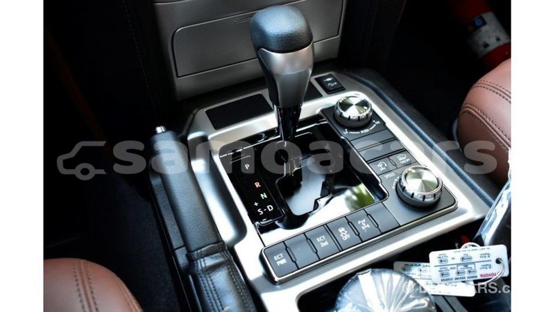 Big with watermark toyota land cruiser a'ana import dubai 2935