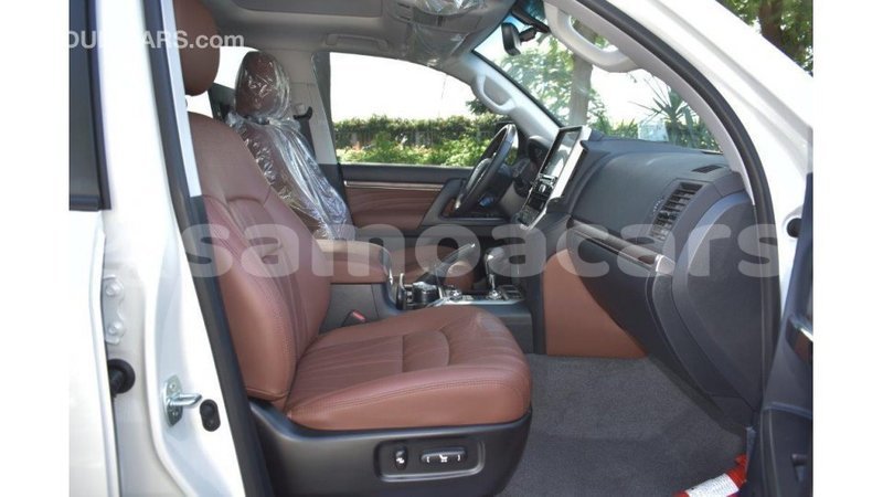 Big with watermark toyota land cruiser a'ana import dubai 2935