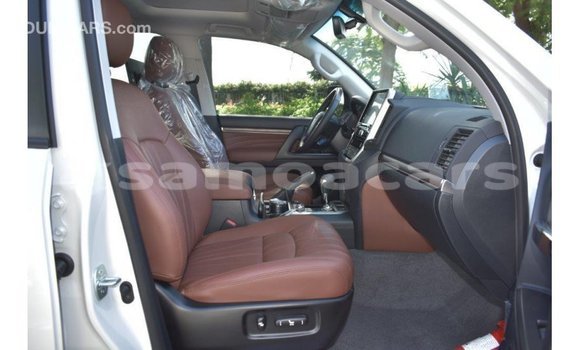 Buy Import Toyota Land Cruiser White Car in Import - Dubai in A'ana Buy Import Toyota Land Cruiser White Car in Import - Dubai in A'ana