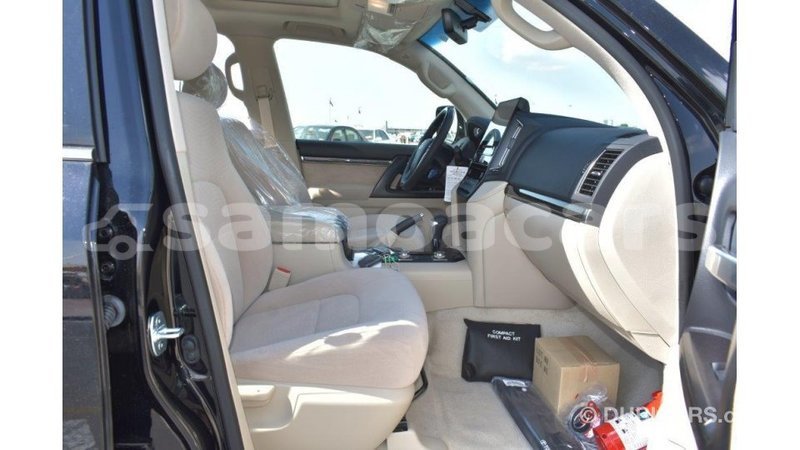 Big with watermark toyota land cruiser a'ana import dubai 2936