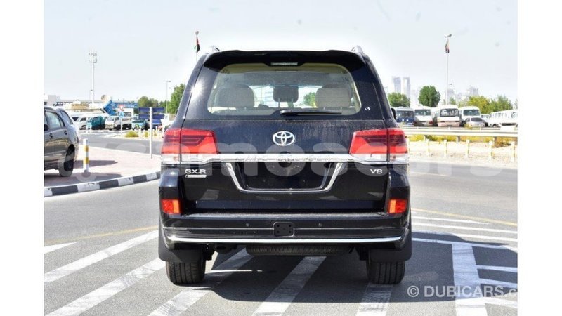 Big with watermark toyota land cruiser a'ana import dubai 2936