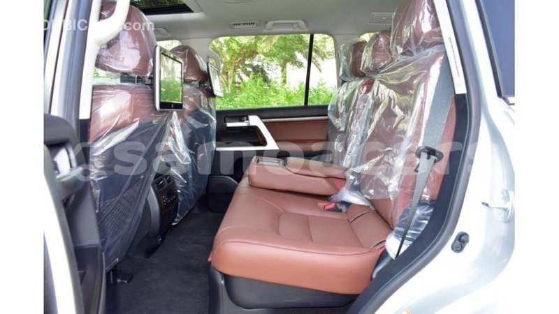 Big with watermark toyota land cruiser a'ana import dubai 2938