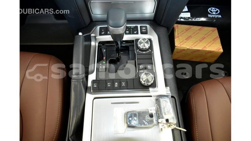 Big with watermark toyota land cruiser a'ana import dubai 2938