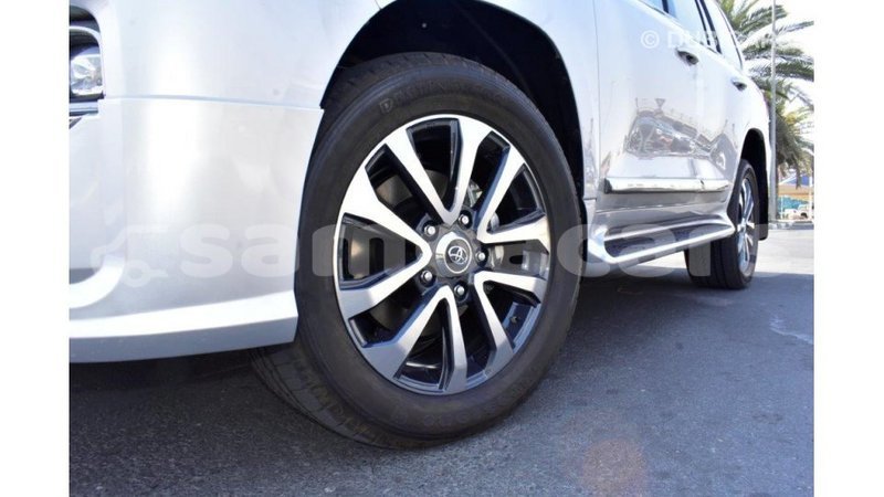 Big with watermark toyota land cruiser a'ana import dubai 2938