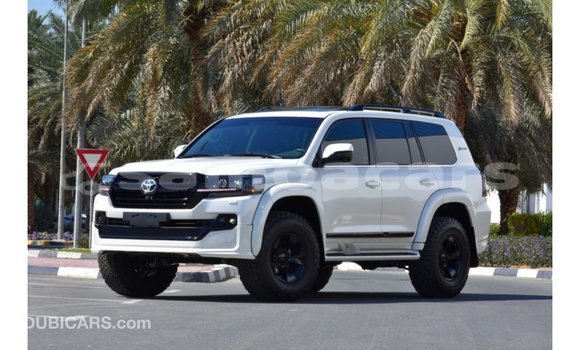 Buy Import Toyota Land Cruiser White Car in Import - Dubai in A'ana Buy Import Toyota Land Cruiser White Car in Import - Dubai in A'ana