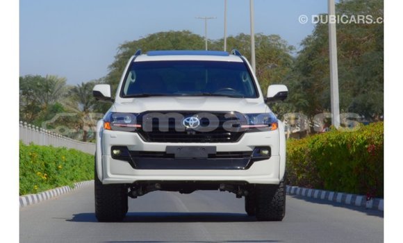 Buy Import Toyota Land Cruiser White Car in Import - Dubai in A'ana Buy Import Toyota Land Cruiser White Car in Import - Dubai in A'ana