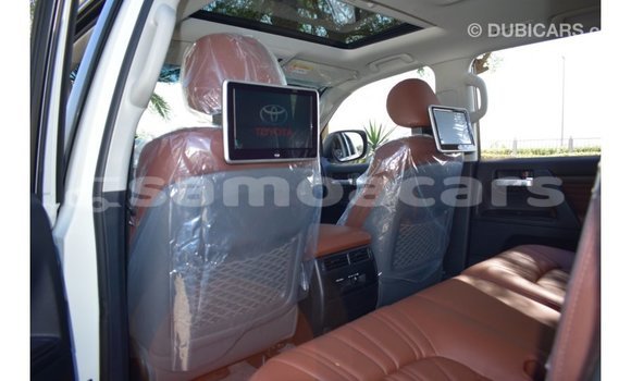 Buy Import Toyota Land Cruiser White Car in Import - Dubai in A'ana Buy Import Toyota Land Cruiser White Car in Import - Dubai in A'ana