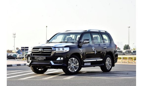 Acheter Import Voiture Toyota Land Cruiser Noir à Import - Dubai, A'ana Acheter Import Voiture Toyota Land Cruiser Noir à Import - Dubai, A'ana