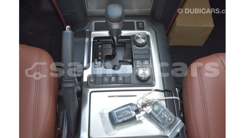 Big with watermark toyota land cruiser a'ana import dubai 2953