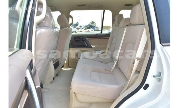 Buy Import Toyota Land Cruiser White Car in Import - Dubai in A'ana Buy Import Toyota Land Cruiser White Car in Import - Dubai in A'ana