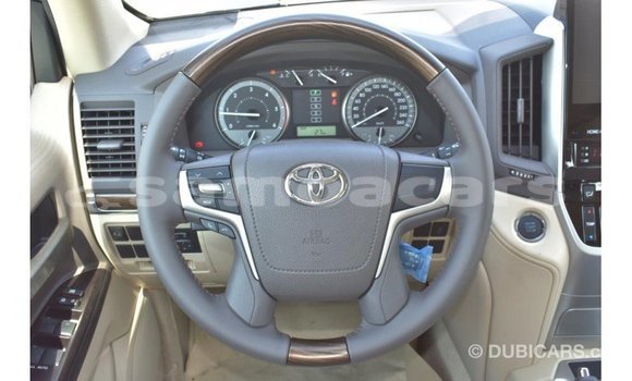 Buy Import Toyota Land Cruiser White Car in Import - Dubai in A'ana Buy Import Toyota Land Cruiser White Car in Import - Dubai in A'ana