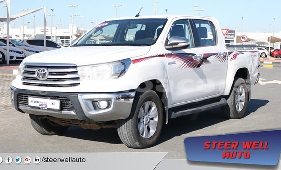 Acheter Import Voiture Toyota Hilux Blanc à Import - Dubai, A'ana Acheter Import Voiture Toyota Hilux Blanc à Import - Dubai, A'ana