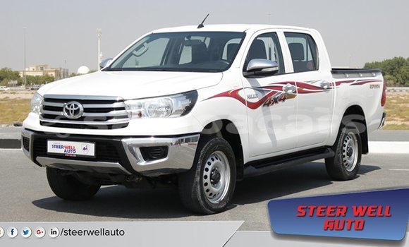 Acheter Import Voiture Toyota Hilux Blanc à Import - Dubai, A'ana Acheter Import Voiture Toyota Hilux Blanc à Import - Dubai, A'ana