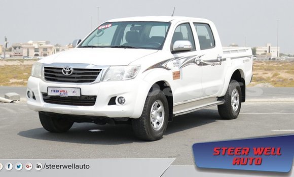 Acheter Import Voiture Toyota Hilux Blanc à Import - Dubai, A'ana Acheter Import Voiture Toyota Hilux Blanc à Import - Dubai, A'ana