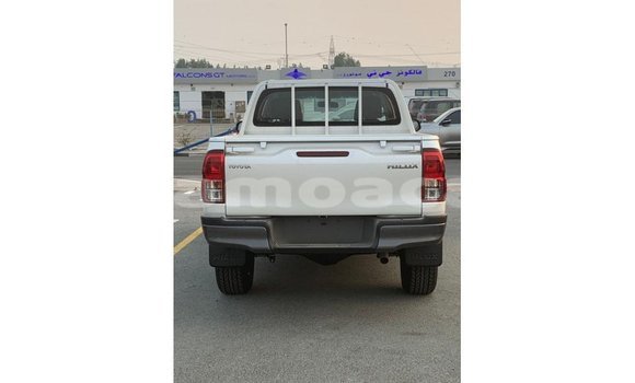 Acheter Import Voiture Toyota Hilux Blanc à Import - Dubai, A'ana Acheter Import Voiture Toyota Hilux Blanc à Import - Dubai, A'ana