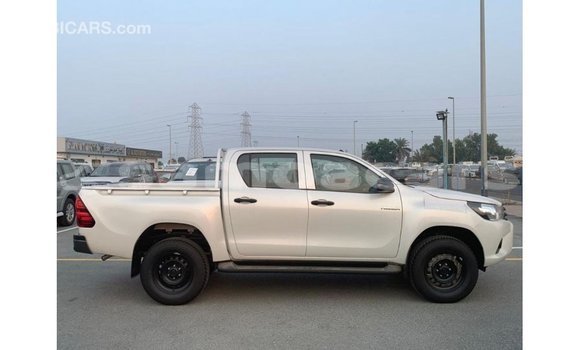 Acheter Import Voiture Toyota Hilux Blanc à Import - Dubai, A'ana Acheter Import Voiture Toyota Hilux Blanc à Import - Dubai, A'ana