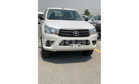 Acheter Import Voiture Toyota Hilux Blanc à Import - Dubai, A'ana Acheter Import Voiture Toyota Hilux Blanc à Import - Dubai, A'ana