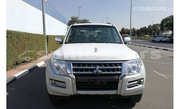 Acheter Import Voiture Mitsubishi Pajero Blanc à Import - Dubai, A'ana Acheter Import Voiture Mitsubishi Pajero Blanc à Import - Dubai, A'ana