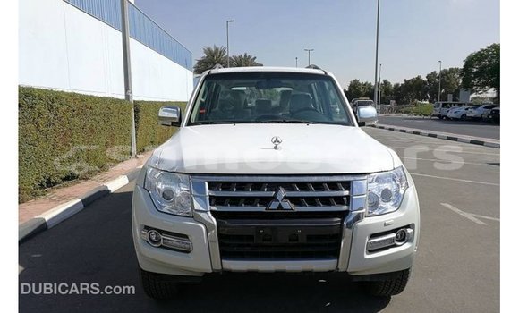 Acheter Import Voiture Mitsubishi Pajero Blanc à Import - Dubai, A'ana Acheter Import Voiture Mitsubishi Pajero Blanc à Import - Dubai, A'ana