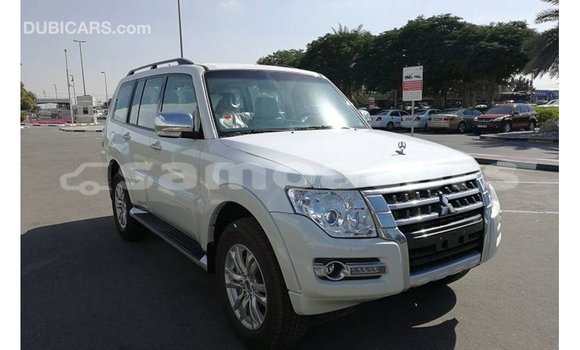 Acheter Import Voiture Mitsubishi Pajero Blanc à Import - Dubai, A'ana Acheter Import Voiture Mitsubishi Pajero Blanc à Import - Dubai, A'ana