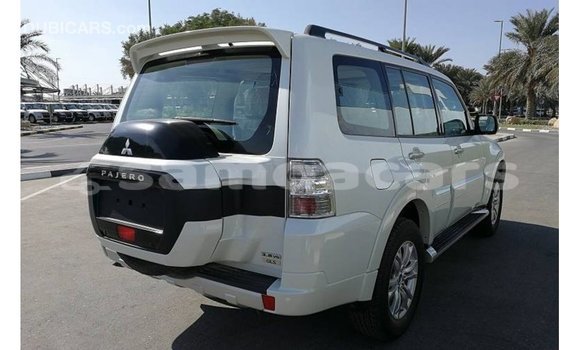 Acheter Import Voiture Mitsubishi Pajero Blanc à Import - Dubai, A'ana Acheter Import Voiture Mitsubishi Pajero Blanc à Import - Dubai, A'ana