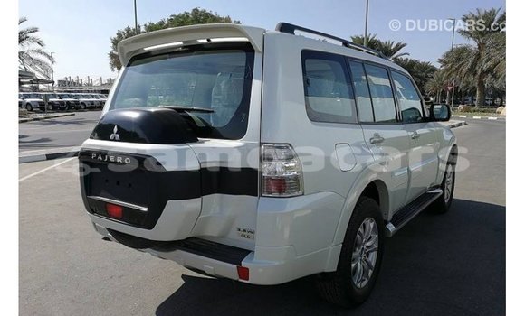 Acheter Import Voiture Mitsubishi Pajero Blanc à Import - Dubai, A'ana Acheter Import Voiture Mitsubishi Pajero Blanc à Import - Dubai, A'ana