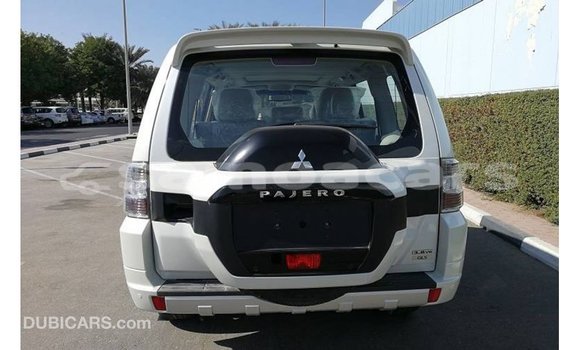 Acheter Import Voiture Mitsubishi Pajero Blanc à Import - Dubai, A'ana Acheter Import Voiture Mitsubishi Pajero Blanc à Import - Dubai, A'ana